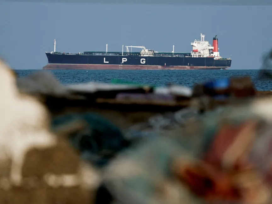 ناقلة غاز مسال بالقرب مضيق هرمز. 11 مارس 2026 - REUTERS