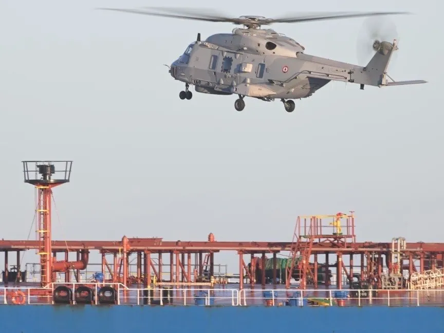 صورة نشرها الرئيس الفرنسي إيمانويل ماكرون عبر منصة "إكس" بشأن اعتراض ناقلة نفط مرتبطة بروسيا في البحر المتوسط. 22 يناير 2026 - X/@EmmanuelMacron