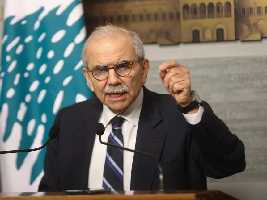 رئيس الوزراء اللبناني نواف سلام خلال إلقاء كلمة في السراي الحكومي بالعاصمة بيروت. 19 ديسمبر 2025 - x.com/@grandserail