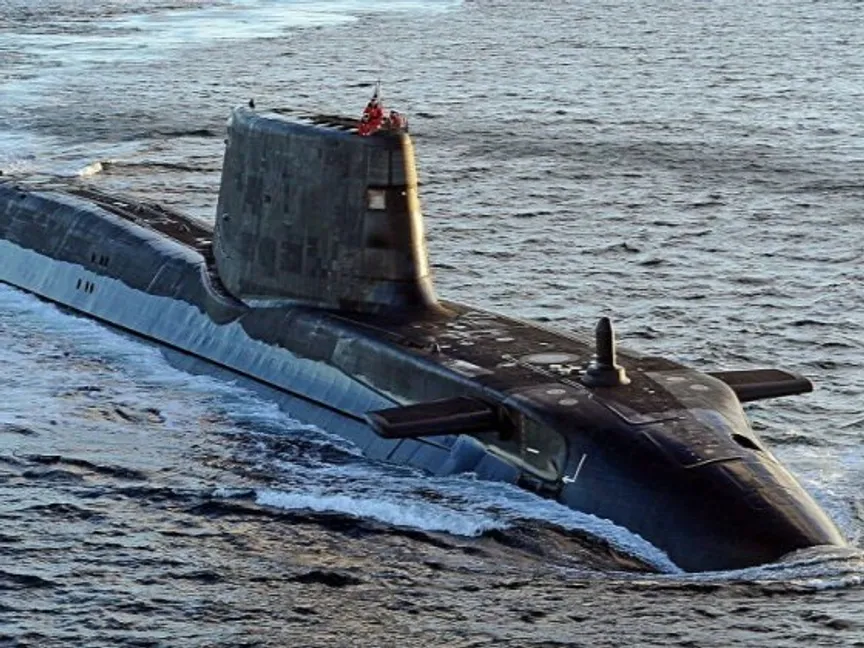 غواصة هجومية تعمل بالطاقة النووية من فئة AStute تابعة للبحرية الملكية البريطانية - Military Watch