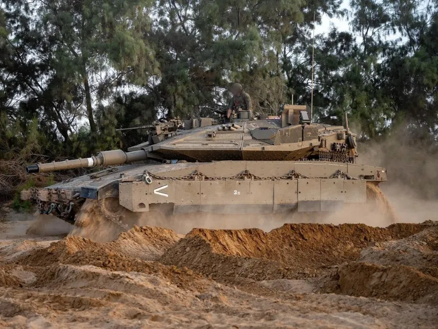 انتشار القوات الإسرائيلية بين مدينتي رفح وخان يونس جنوبي قطاع غزة. 5 أبريل 2025 - الجيش الإسرائيلي