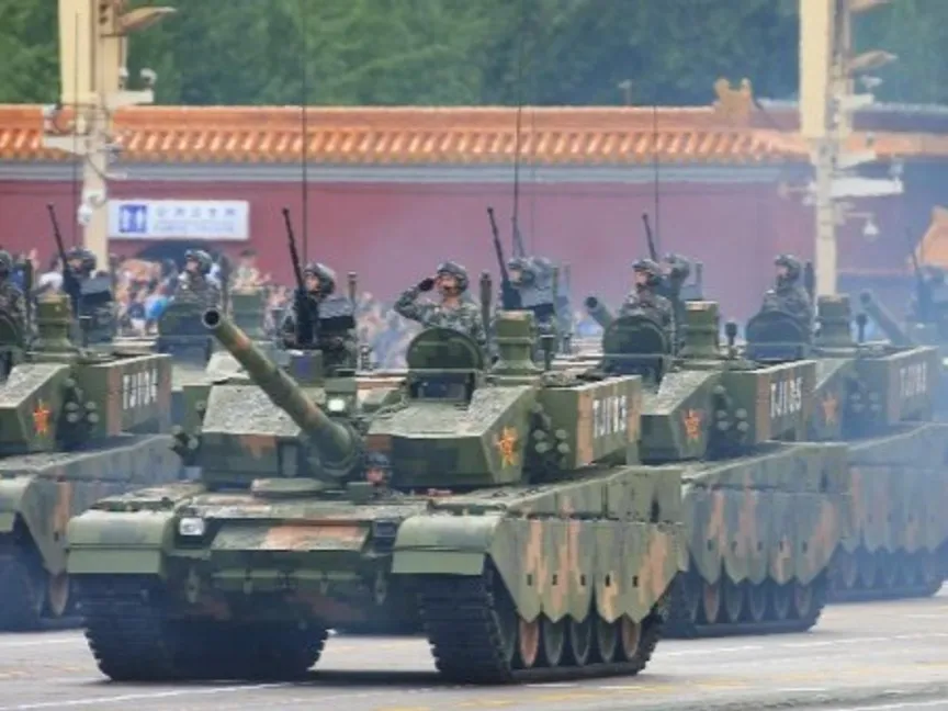 للاستطلاع والهجوم.. الدبابة الصينية Type 99A تدمج وحدات تحكم بمسيرات