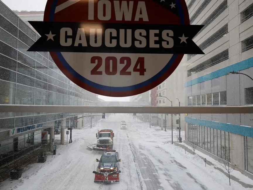 DES MOINES, IOWA - JANUARY 12: Plow trucks clear Grand Avenue as high winds and snow from winter storm Gerri four days before the Iowa caucuses on January 12, 2024 in Des Moines, Iowa. Republican presidential candidates postponed or cancelled many campaign events in Iowa days before the all-important caucuses, the first primary competition of the 2024 election year. Chip Somodevilla/Getty Images/AFP (Photo by CHIP SOMODEVILLA / GETTY IMAGES NORTH AMERICA / Getty Images via AFP) - Getty Images via AFP