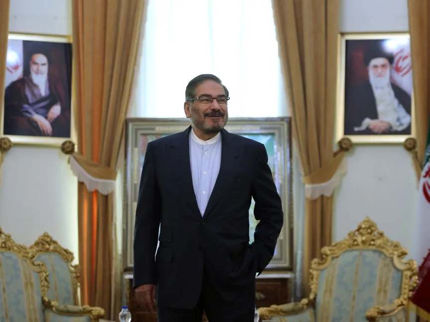 علي شمخاني أمين المجلس الأعلى للأمن القومي الإيراني السابق خلال اجتماع في طهران مع المستشار الدبلوماسي للرئيس الفرنسي. 10 يوليو 2019 - AFP