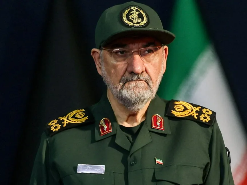محسن رضائي، عندما كان مستشاراً للمرشد الإيراني، يشارك في جنازة المرشد السابق علي خامنئي بالعاصمة طهران، الذي لقي حتفه خلال هجوم أميركي إسرائيلي في فبراير- 3 يوليو 2026 - Reuters