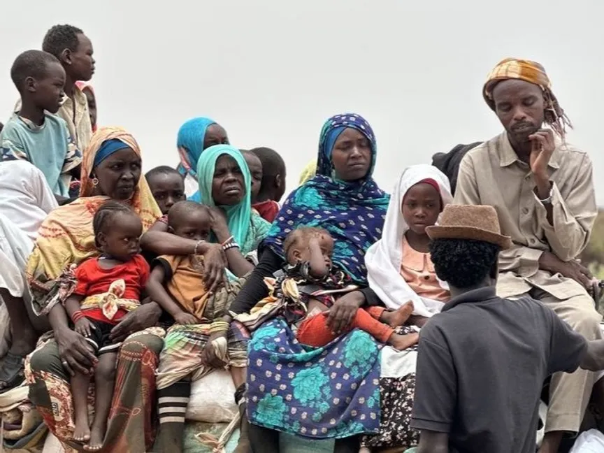 أسر نازحة من مدينة الفاشر بشمال دارفور في السودان - news.un.org