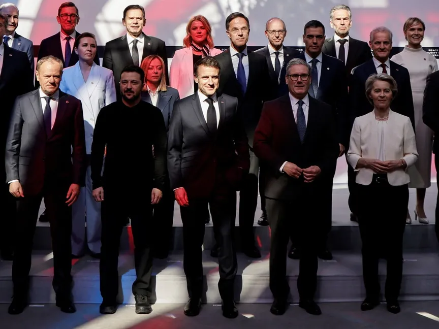 قادة الاتحاد الأوروبي وأوكرانيا في قمة "تحالف الراغبين" بباريس. 27 مارس 2025 - REUTERS