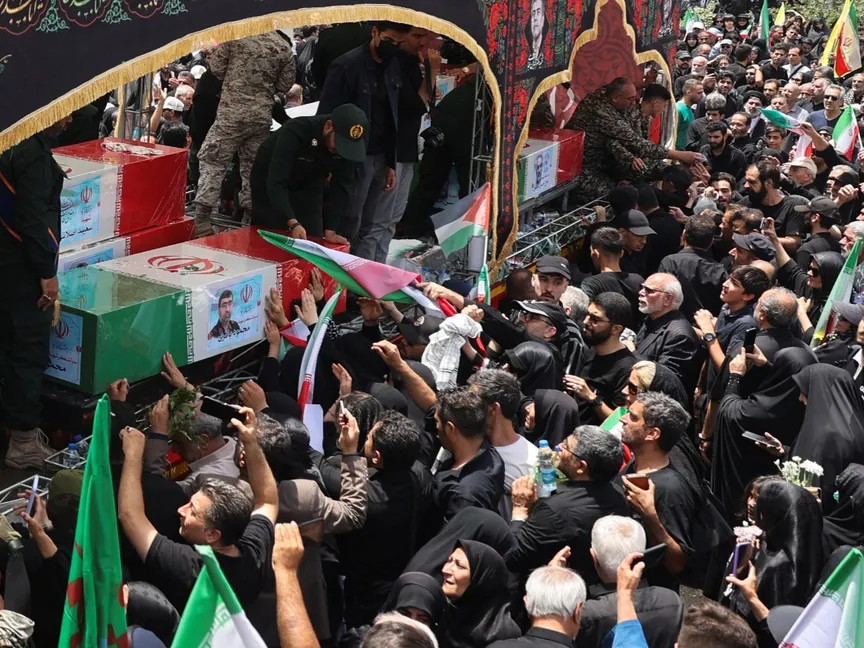 جنازة قادة عسكريين وعلماء نوويين إيرانيين ممن سقطوا في ضربات إسرائيلية ضد إيران، طهران، 28 يونيو 2025 - REUTERS