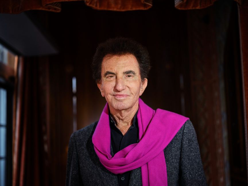 "بعد كل ما قدمته للثقافة".. جاك لانج يستاء من الوقوف في طابور السينما