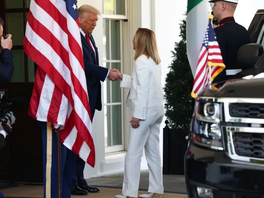 الرئيس الأميركي دونالد ترمب يستقبل رئيسة الوزراء الإيطالية جورجيا ميلوني في البيت الأبيض. 17 أبريل 2025 - REUTERS