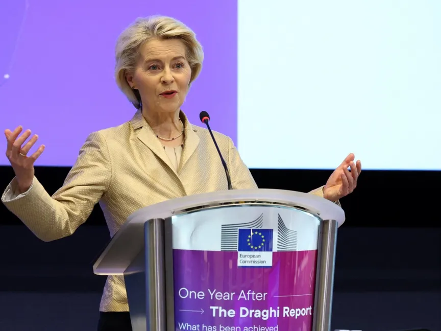 رئيسة المفوضية الأوروبية أورسولا فون دير لاين تلقي كلمة حول القدرة التنافسية للاتحاد الأوروبي في بروكسل. 16 سبتمبر 2025 - reuters