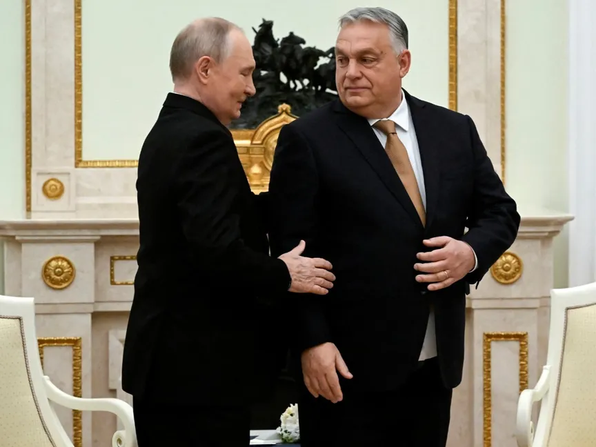 بوتين يبحث مع أوربان إمدادات الطاقة.. ويرحب باحتمال عقد قمة مع ترمب في بودابست