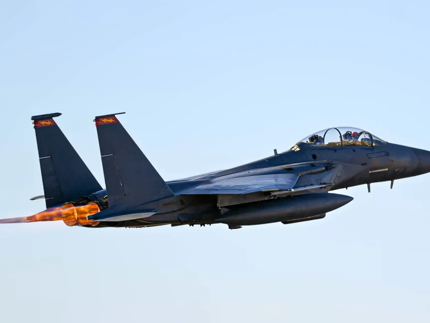 طائرة أميركية من طراز F-15E تشارك في عمليات الجيش الأميركي ضد إيران. 27 مارس 2026 - x/CENTCOM