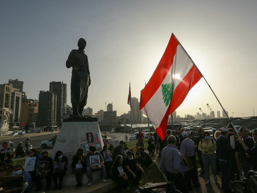 أهالي ضحايا انفجار مرفأ بيروت خلال مظاهرة قرب موقع الحادث في العاصمة- 4 أبريل 2022 - REUTERS