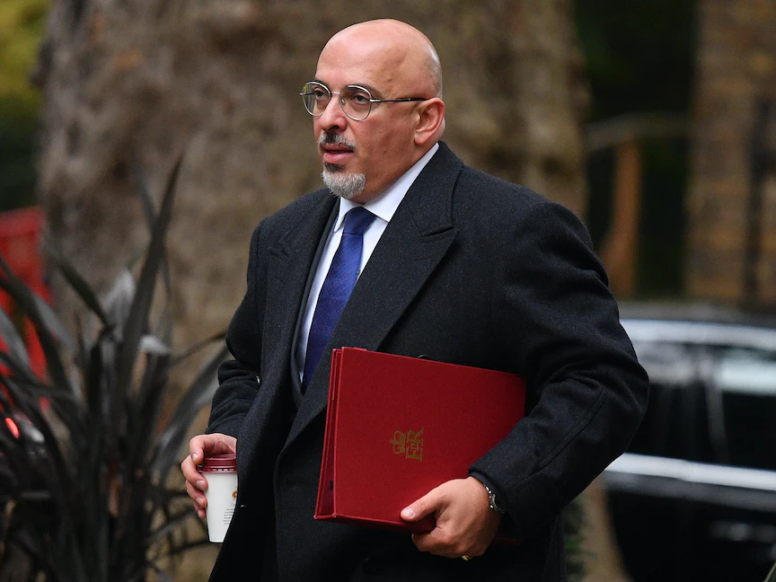 النائب البريطاني ناظم الزهاوي قرب داونينغ ستريت بوسط لندن - 23 أكتوبر 2019 - AFP