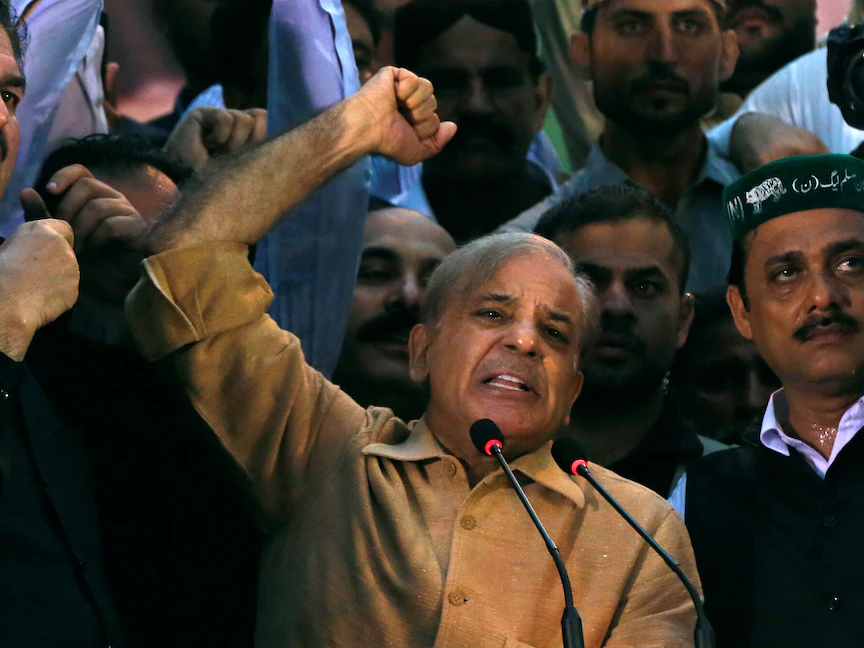 شهباز شريف زعيم الرابطة الإسلامية الباكستانية خلال تجمع انتخابي في كراتشي- 26 يونيو 2018 - REUTERS
