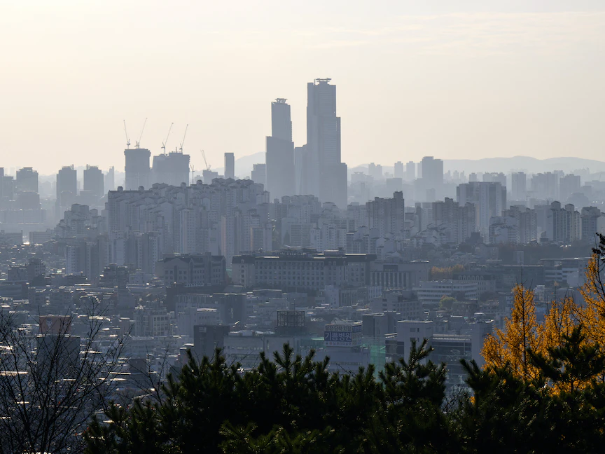 صورة جوية لمنظر عام في العاصمة الكورية الجنوبية سول. 19 نوفمبر 2022 - AFP