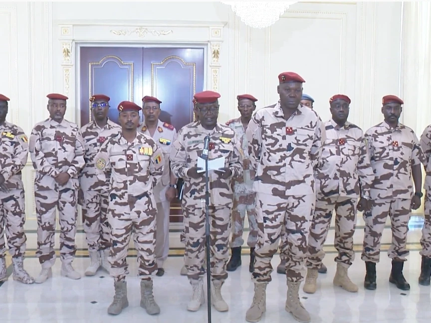 أعضاء المجلس العسكري الحاكم في تشاد يتقدمهم نجل الرئيس الراحل محمد إدريس ديبي - Getty Images