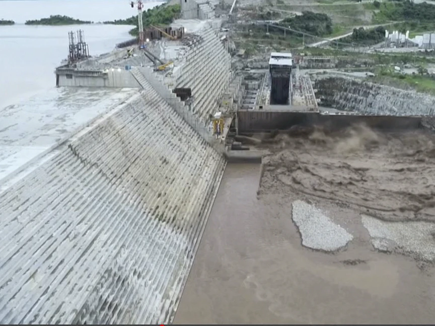 جانب من تدفق المياه عبر سد النهضة الإثيوبي في 24 يوليو 2020 - AFP