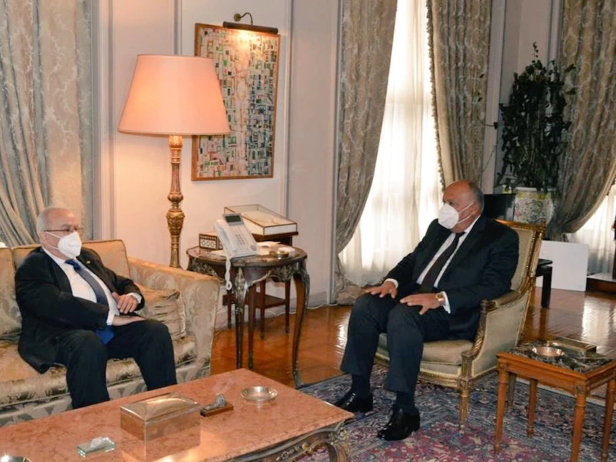وزير الخارجية المصري سامح شكري، يستقبل نظيره الجزائري رمطان لعمامرة، في القاهرة. 16 يناير 2022. - facebook.com/MFAEgypt