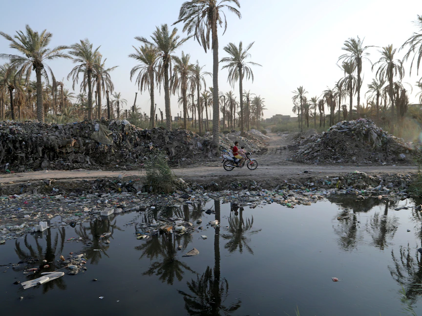 قناة مائية في نهر الفرات، كربلاء، العراق، 23 سبتمبر 2020 - REUTERS