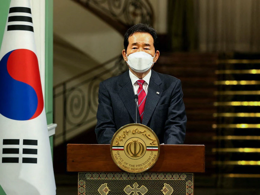 رئيس وزراء كوريا الجنوبية جونغ سيه-غيون خلال زيارته طهران. 11 أبريل 2021 - AFP