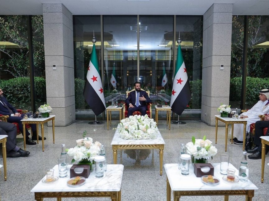 الرئيس السوري يلتقي مثقفين عرباً بعد مشاركتهم في معرض دمشق للكتاب