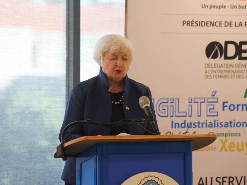 وزيرة الخزانة الأميركية جانيت يلين تتحدث خلال لقاء على هامش زيارتها للعاصمة السنغالية داكار- 20 يناير 2023 - REUTERS