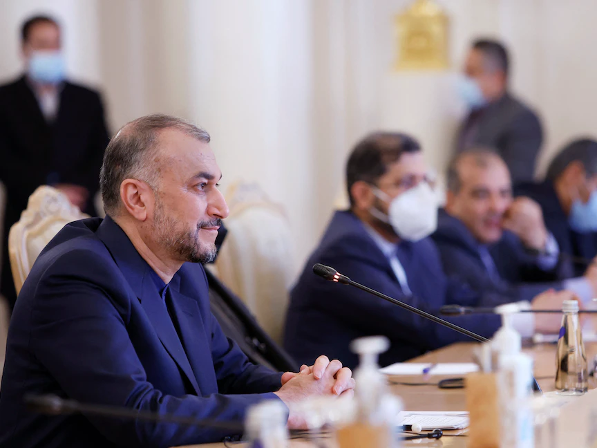 وزير الخارجية الإيراني حسين أمير عبد اللهيان خلال اجتماع مع نظيره الروسي سيرجي لافروف في موسكو- 15 مارس 2022 - REUTERS