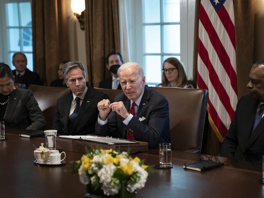 الرئيس الأميركي جو بايدن مع وزير الخارجية أنتوني بلينكن ووزير الدفاع لويد أوستن في البيت الأبيض. واشنطن. 06 يناير 2023 - Bloomberg