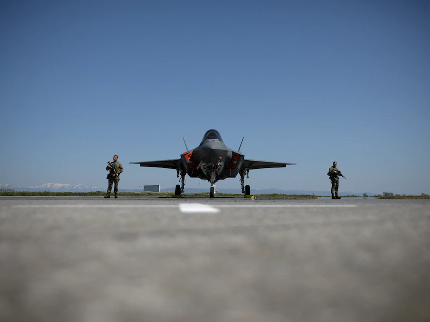 مقاتلة من طراز إف-35 في قاعدة عسكرية ببلغاريا 14 أبريل 2022 - REUTERS