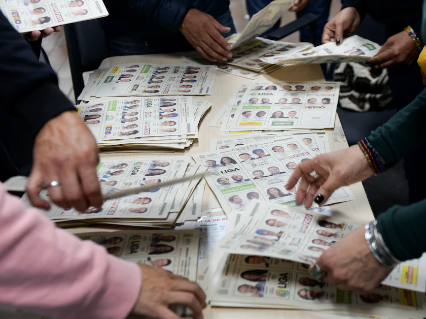 يساري ورجل أعمال يخوضان الجولة الثانية من انتخابات الرئاسة  في كولومبيا