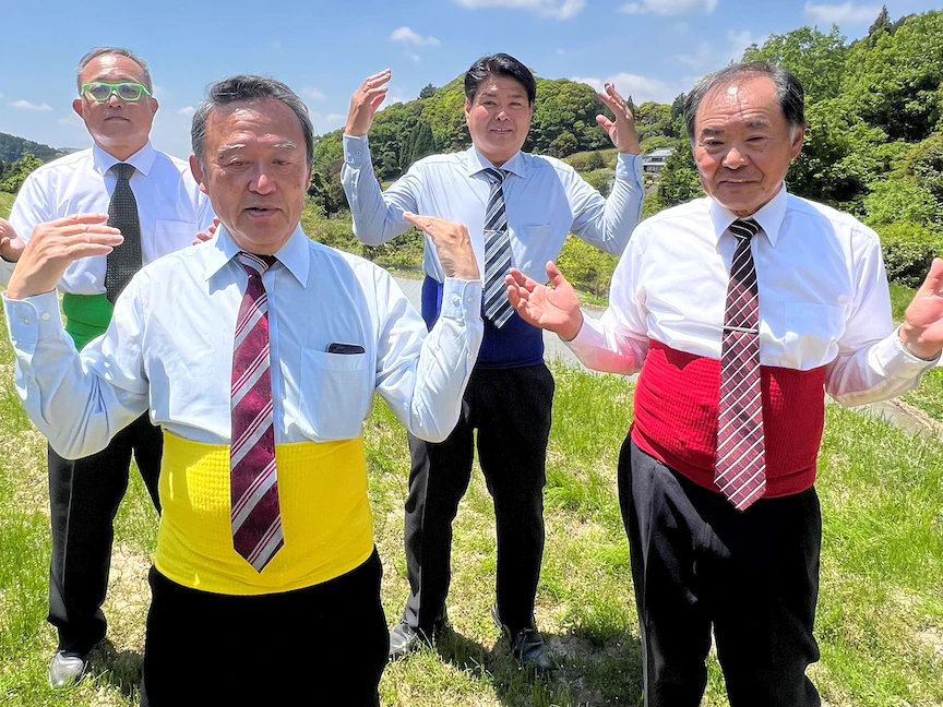 اليابانيون الأربعة كما ظهروا على تيك توك ترويجاً لقريتهم واكي غرب اليابان - 6 يونيو 2022 - AFP