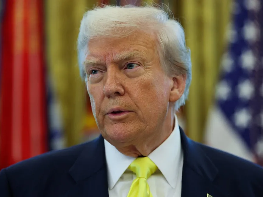 الرئيس الأميركي دونالد ترمب يتحدث من في المكتب البيضاوي بالبيت الأبيض في واشنطن العاصمة. 7 أغسطس 2025 - Reuters