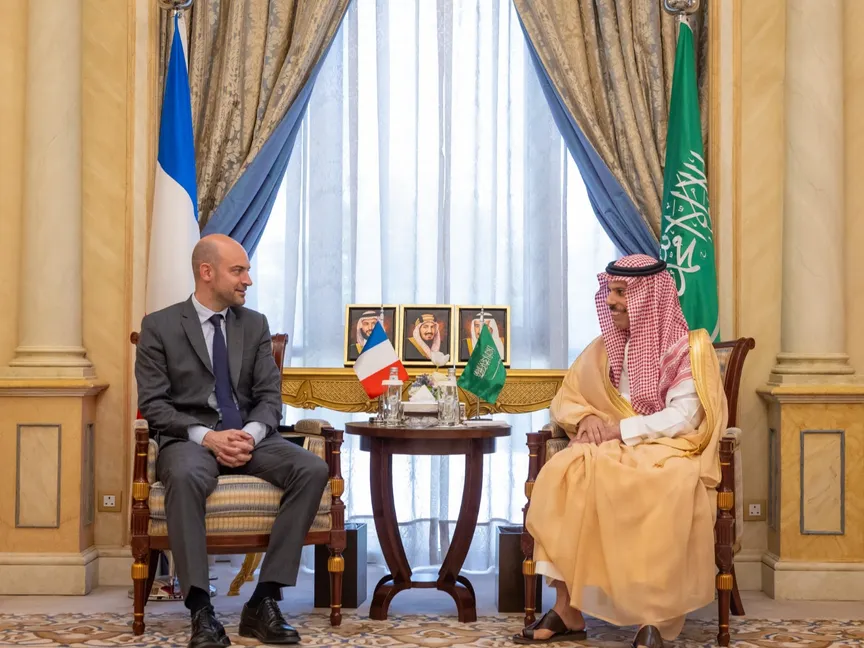 وزير الخارجية السعودي يبحث المستجدات الإقليمية مع نظيره الفرنسي