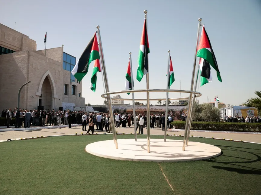 استطلاع للرأي يظهر تراجع الثقة بالقوى والشخصيات السياسية الفلسطينية