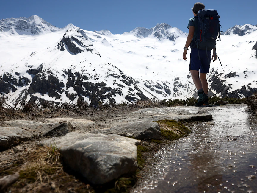 متنزه في جبال الألب زيلرتال، بالقرب من قرية جينزلنج، النمسا. 1 يونيو 2021 - REUTERS