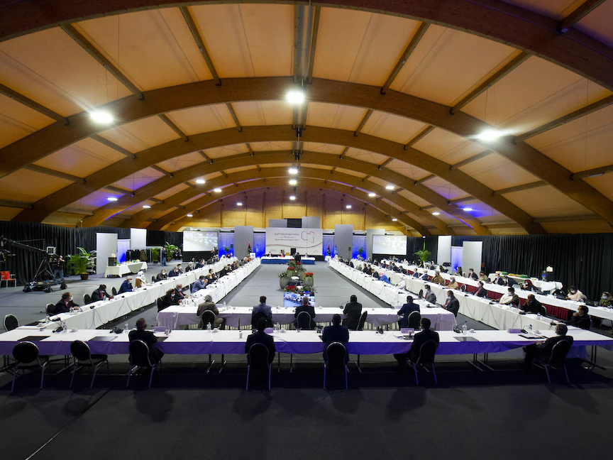 جانب من الحوار السياسي الليبي بين الأطراف الليبية الذي يعقد برعاية الأمم المتحدة بالقرب من جنيف في سويسرا 5 فبراير 2021 - AFP