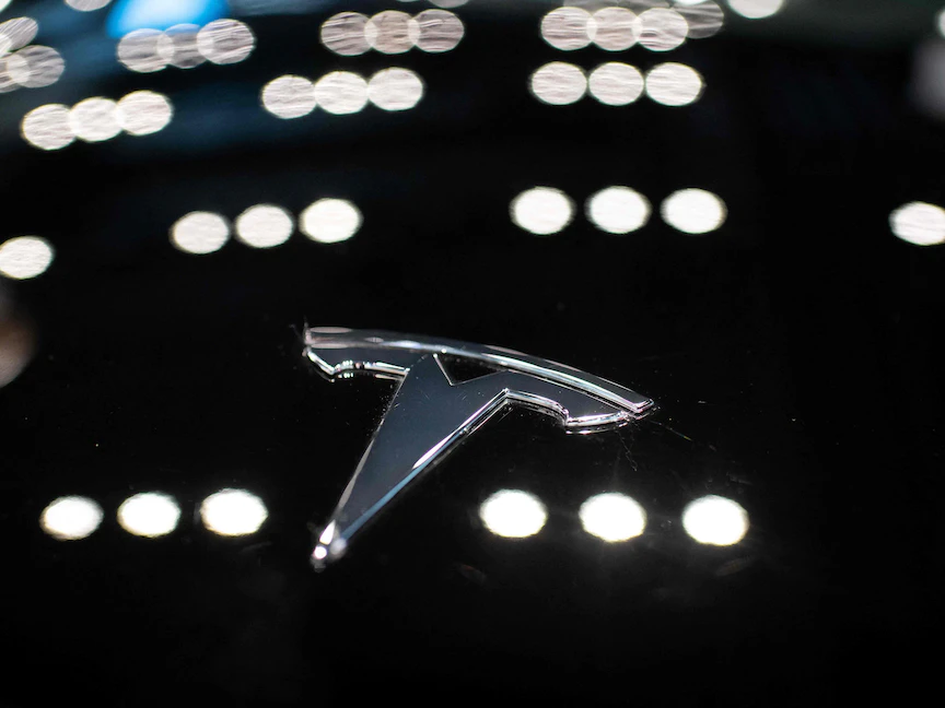 علامة تيسلا التجارية - AFP