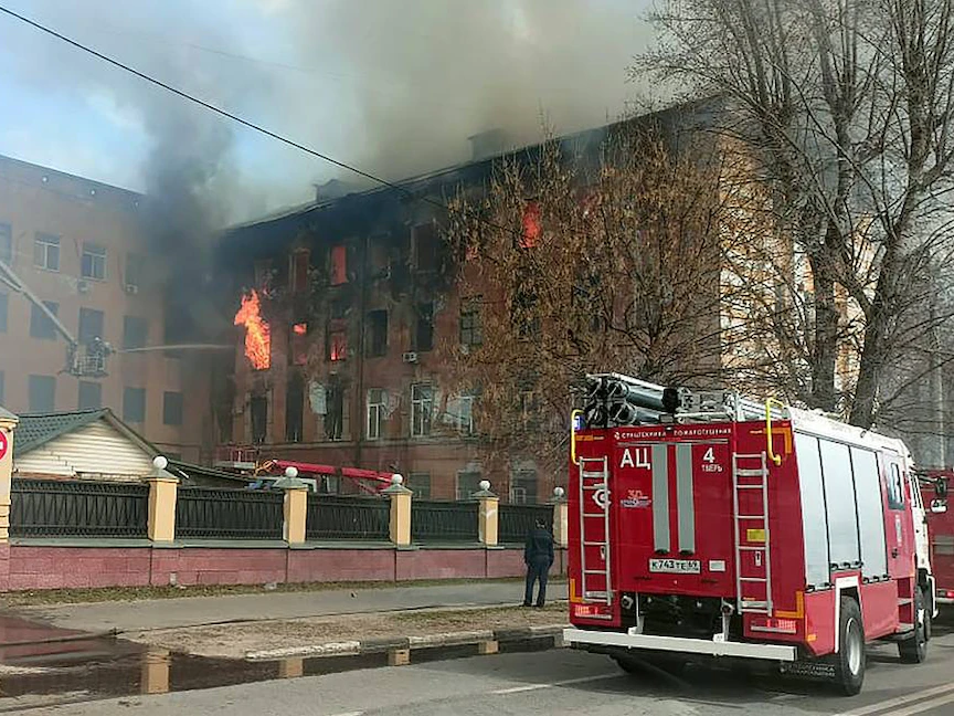 حريق في معهد للأبحاث العسكرية بمدينة تفير قرب العاصمة موسكو - 21 أبريل 2022 - tass.com