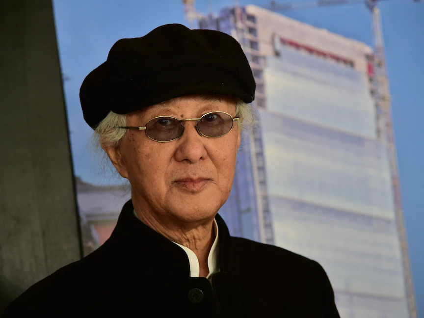 المهندس المعماري الياباني أراتا إيسوزاكي خلال مؤتمر صحافي في برج مكتب "سيتي لايف" في ميلانو الإيطالية- 29 أكتوبر 2014 - AFP