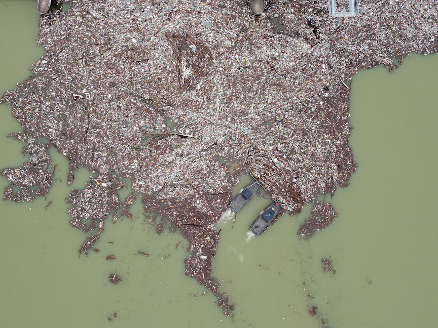 انقسام عالمي بشأن "إلزامية" خطوات إنهاء تلوث البلاستيك