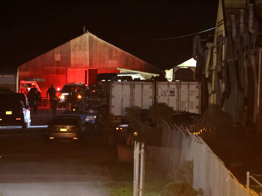 مسؤولو إنفاذ القانون في موقع إطلاق نار في كاليفورنيا. 23 يناير 2023 - Getty Images via AFP