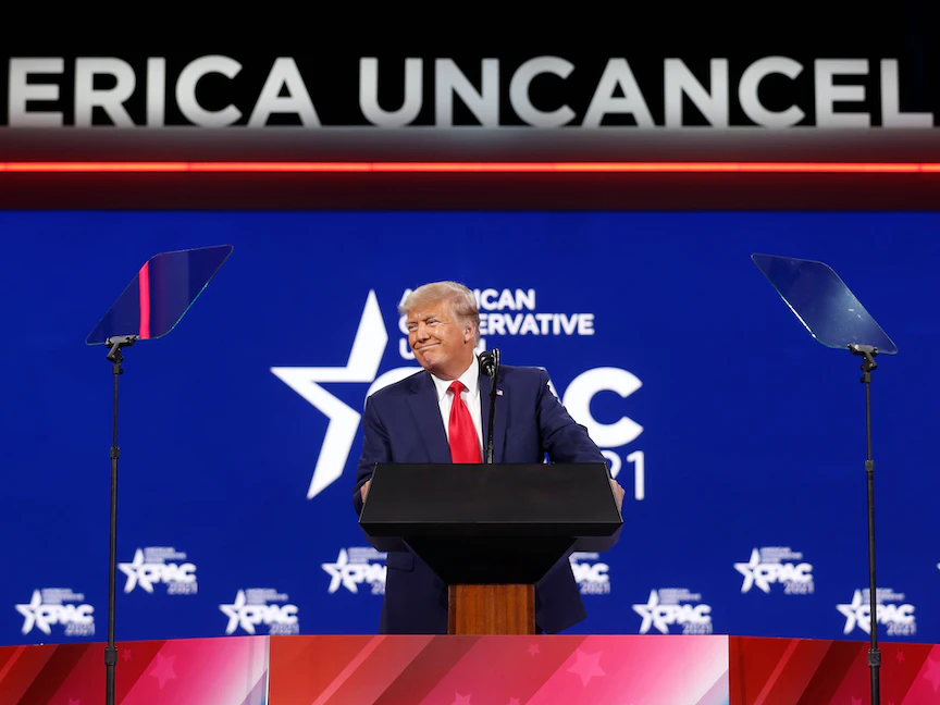الرئيس الأميركي السابق دونالد ترمب خلال مؤتمر الحزب المحافظ في أورلاندو - 28 فبراير 2021 - REUTERS