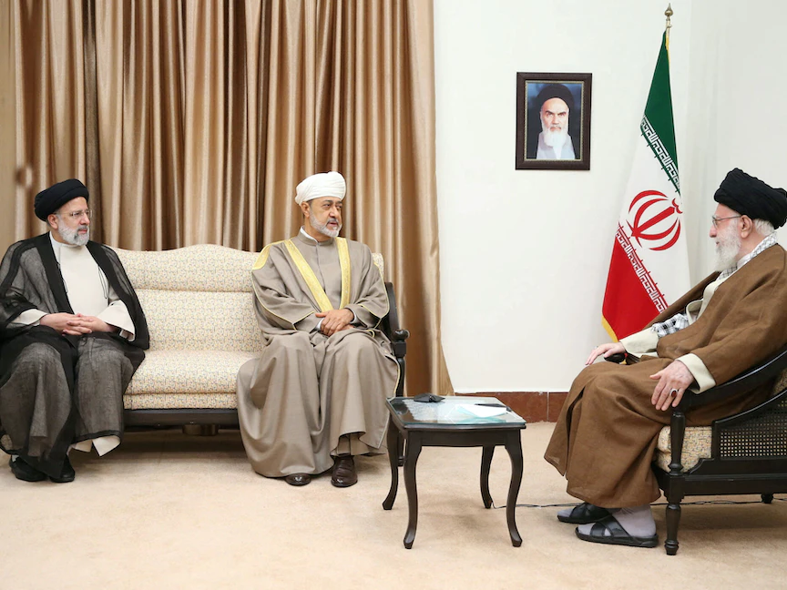 خامنئي يرحب أمام سلطان عمان باستئناف العلاقات مع مصر