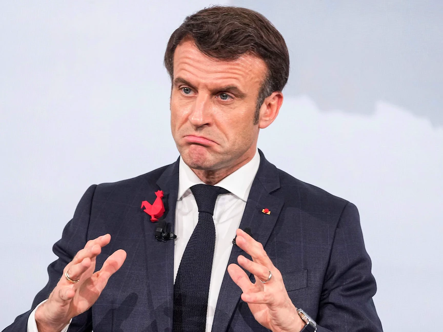 الرئيس الفرنسي إيمانويل ماكرون يلقي كلمة في قصر الإليزيه في باريس-20 فبراير 2023 - AFP