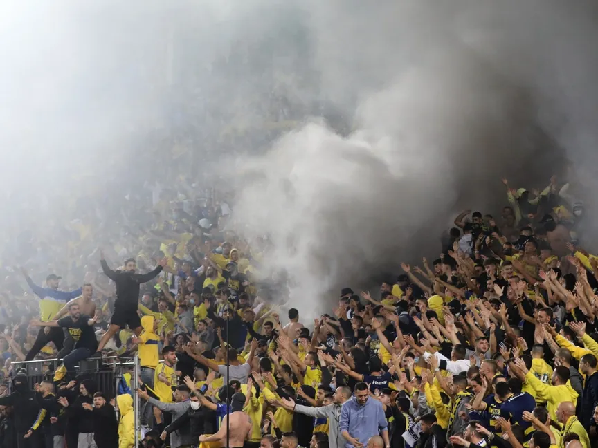 أنصار مكابي تل أبيب خلال مباراة في دوري المؤتمرات الأوروبية ضد لاسك لينز النمساوي. تل أبيب. - 25 نوفمبر 2021 - Reuters