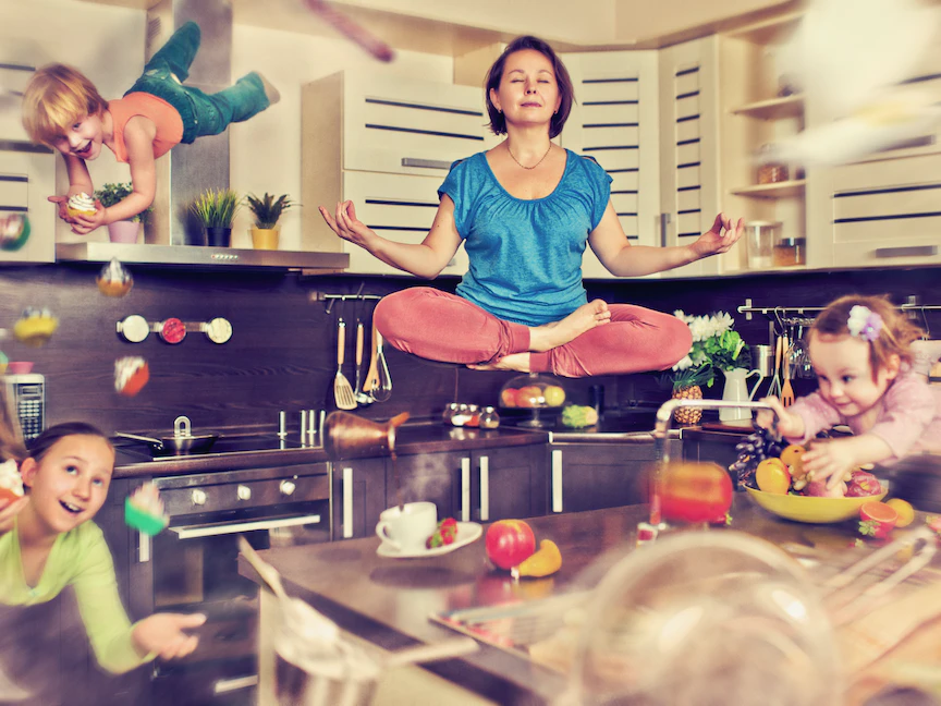 النشاط البدني كممارسة اليوجا أو التمارين الرياضية يعد إحدى الطرق المحببة للعب والمرح - Getty Images