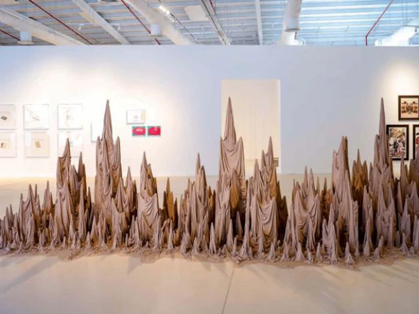 العمل الفني التركيبي "ولادة مكان" في بينالي الدرعية - aawsat.com