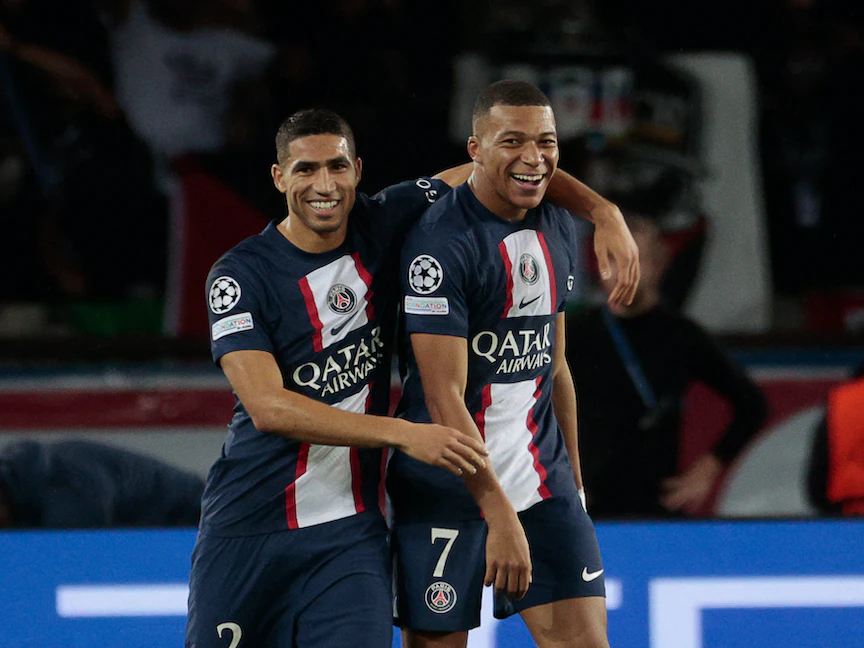 فرنسيون من أصل مغربي محتارون قبيل لقاء "أسود الأطلس" و"الديوك"